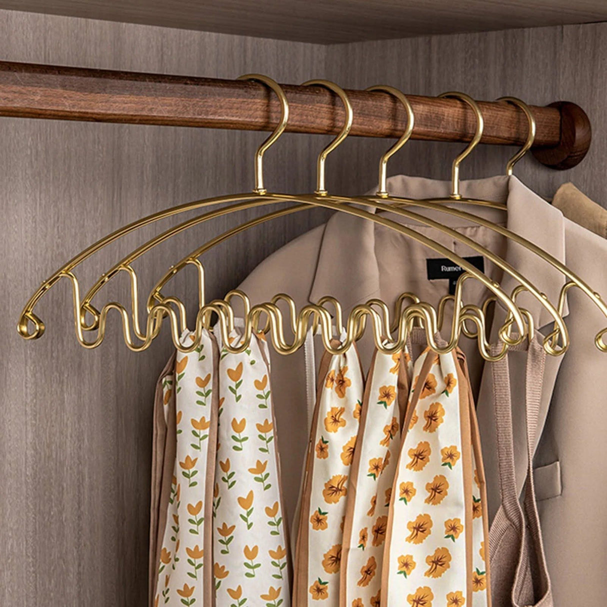 Aluminum Alloy Wave Shaped 5pcs Clothes Hanger-ChandeliersDecor.com
