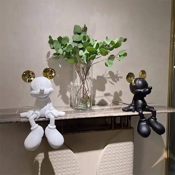 Sitting Mickey Statue Premium-ChandeliersDecor.com