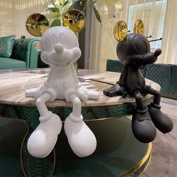 Sitting Mickey Statue Premium-ChandeliersDecor.com