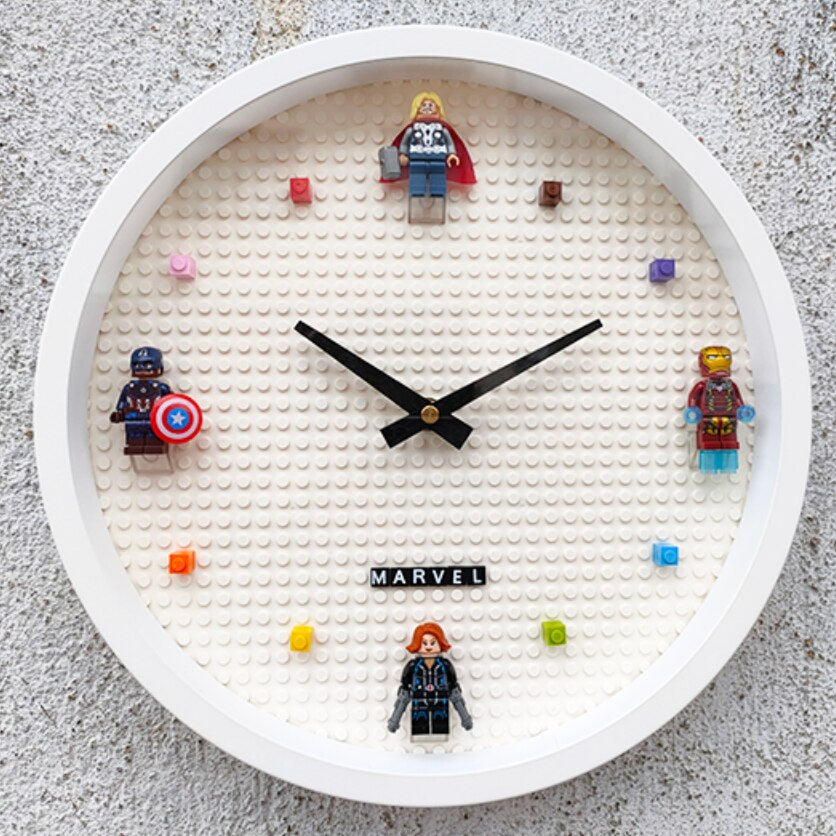 Horloge murale de super-héros avec blocs de construction Lego