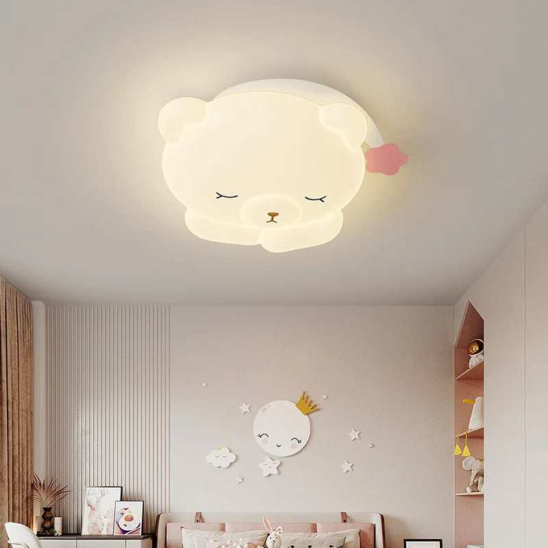 Orso che dorme in lampada a soffitto a forma di luna per la stanza dei bambini