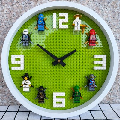 Horloge murale de super-héros avec blocs de construction Lego