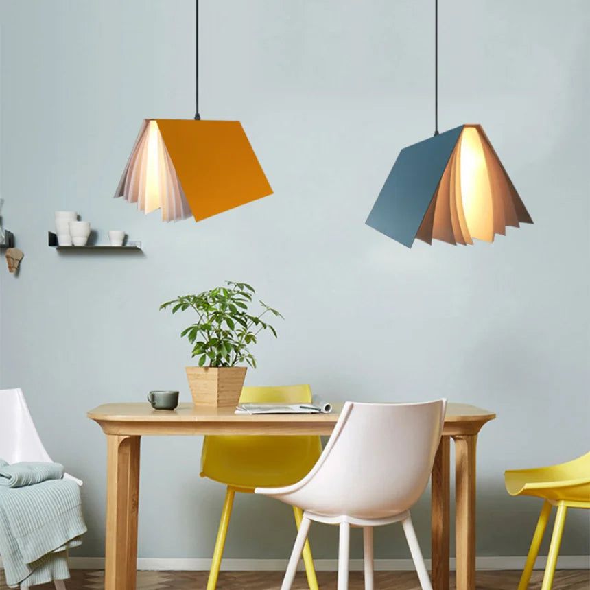 Lampes suspendues en forme de livre pour chambre d'enfant