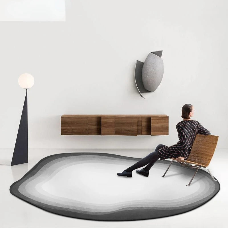 Italienischer ovaler linearer Designer-Teppich