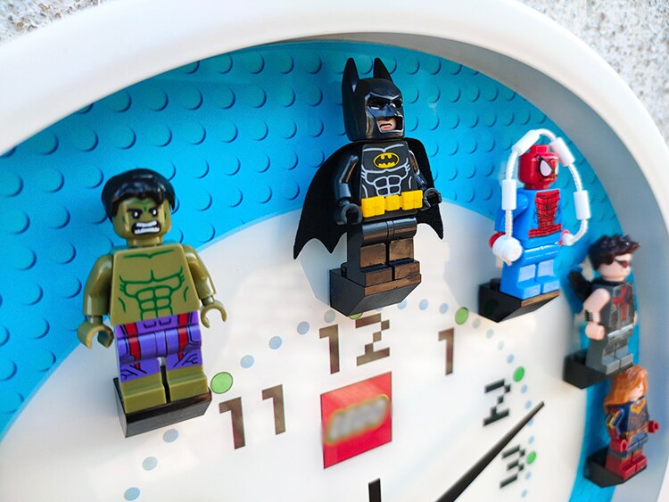 Horloge murale de super-héros avec blocs de construction LEGO 3D