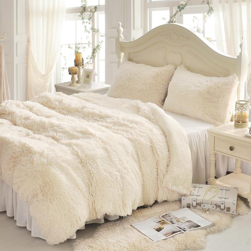 Luxury Plush Bedding Set-ChandeliersDecor