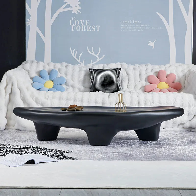 Table basse noire minimaliste moderne pour un salon élégant