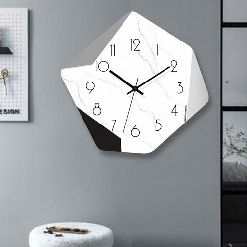 Wanduhr im Picasso-Design