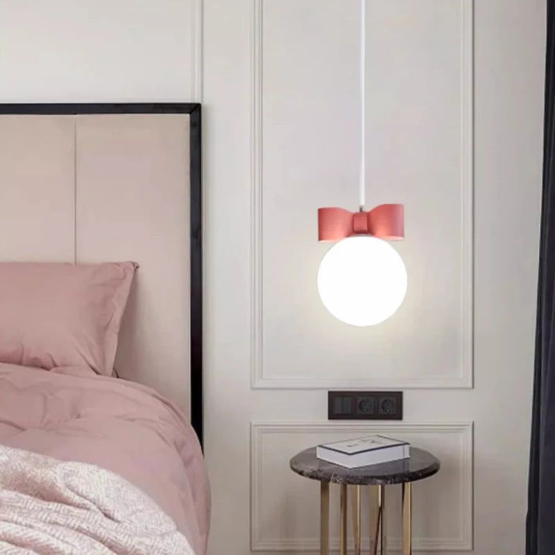 Lampadario per camera da principessa con fiocco rosa - Eleganza illuminata in ogni dettaglio