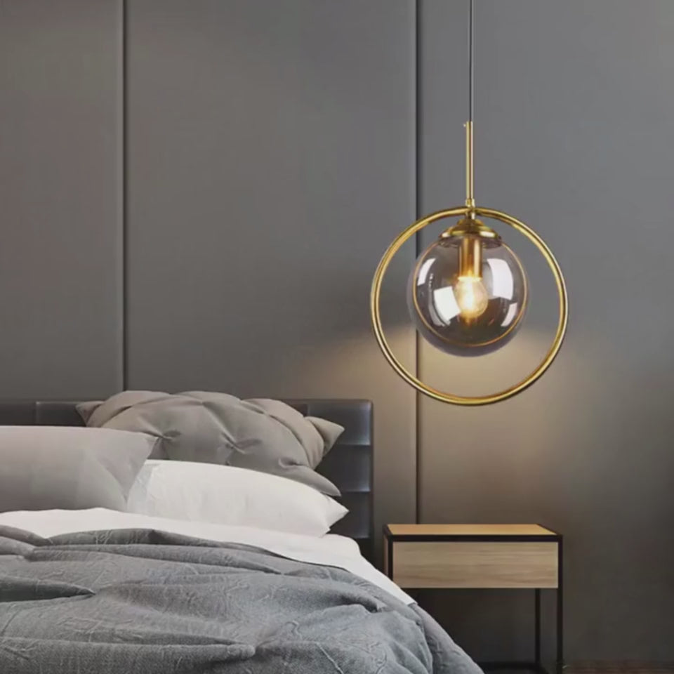 Lampadario a Sfera di Vetro: Elegante Lampada a Sospensione