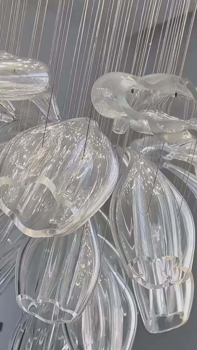 Kristallglas-Kronleuchter mit Blütenblättern: Elegante Beleuchtungskörper