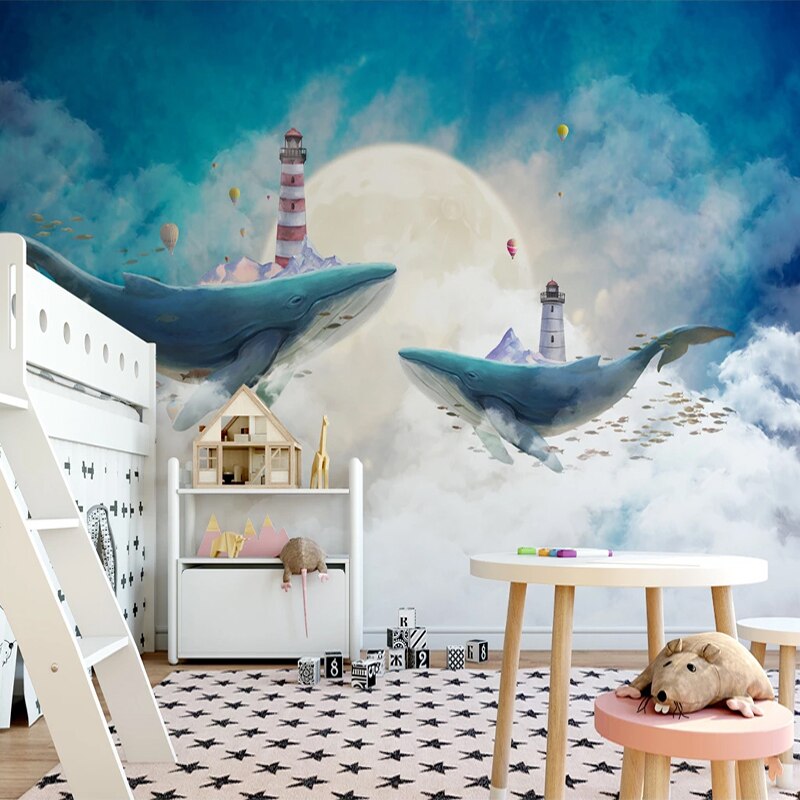 Carta da parati con balene, faro, cielo blu e nuvole bianche per decorare le pareti di casa